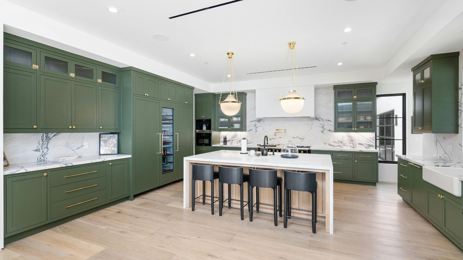 Proyecto cocina industrial Chamberí 2026 - Estilo loft urbano con isla central y acabados en acero inoxidable